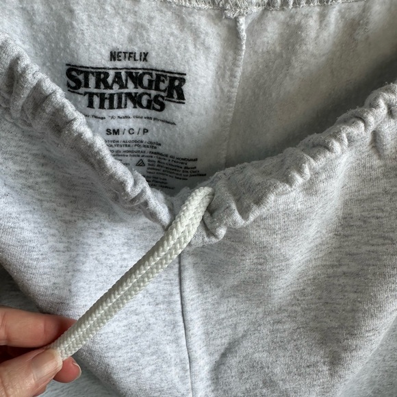 Stranger Things Gray Hawkins High Sweatpants Size Small Halloween Costume - Picture 6 of 6